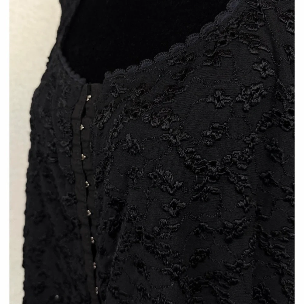 VENEZIA JEANS • Black Floral Embroidered Hook-Eye Corset-Style Tank Top, 26/28 - Picture 6 of 11